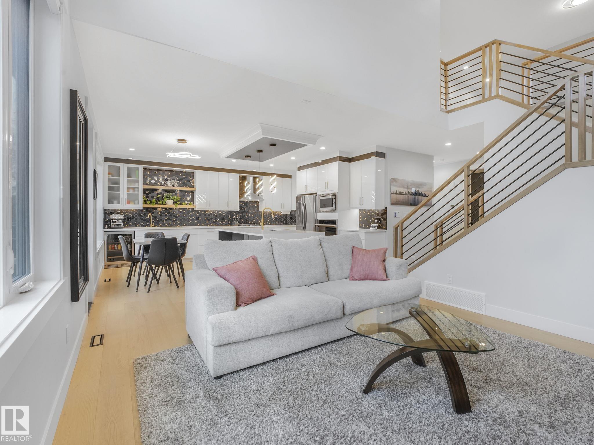 53 AUTUMNWOOD Crescent