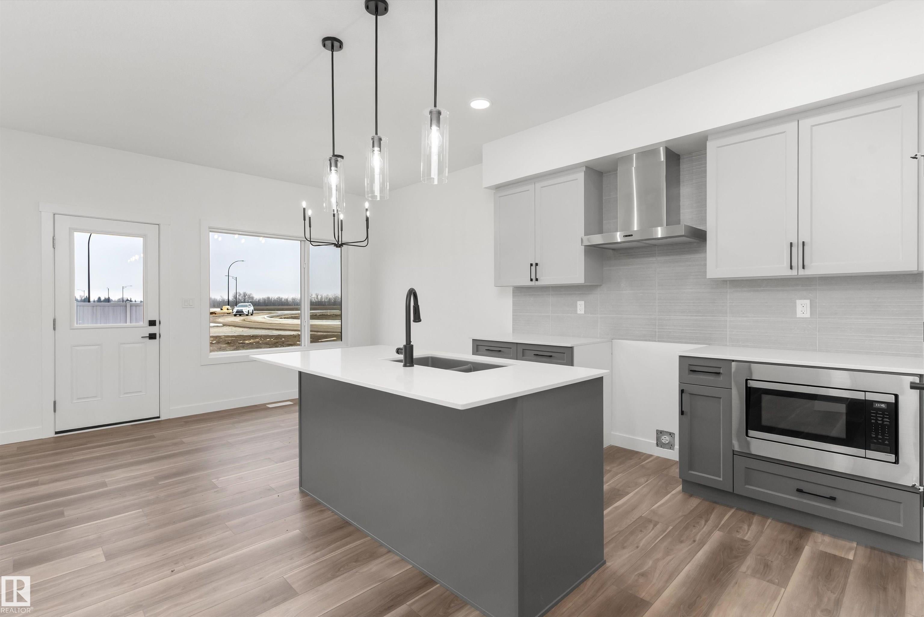 54 EMERSON Landing
