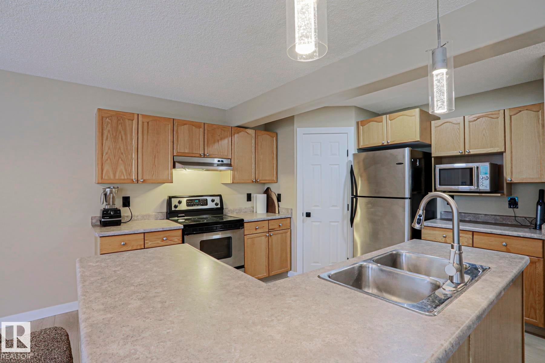 8 Erinwoods Place