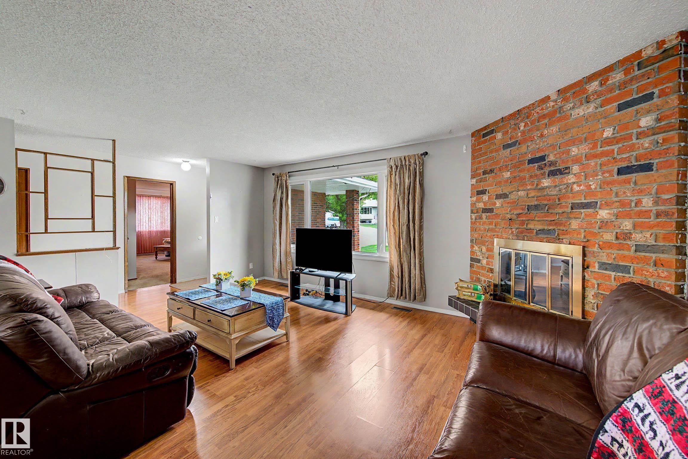 23 MONTCALM Crescent