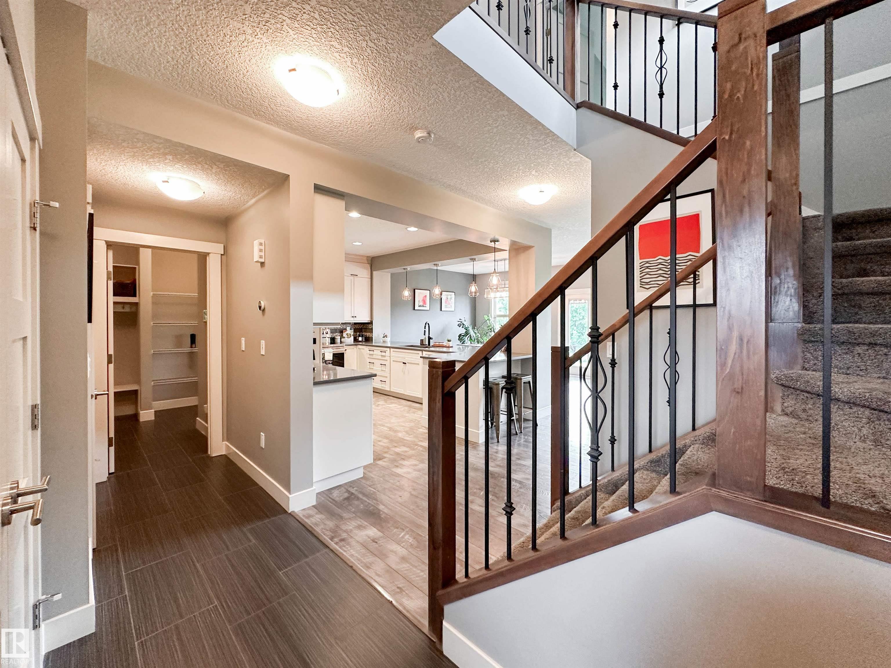 54 KENSINGTON Close