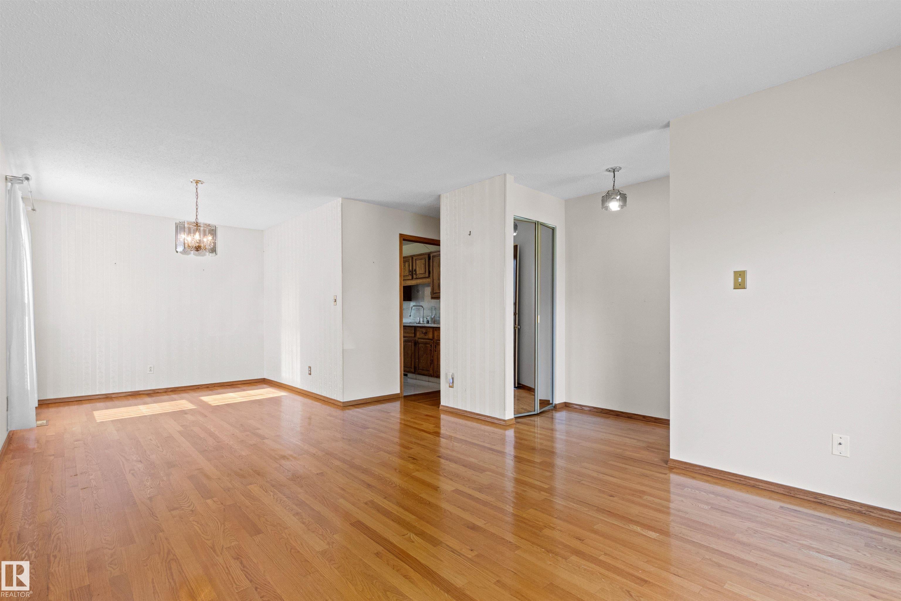 14 GOEBEL Close