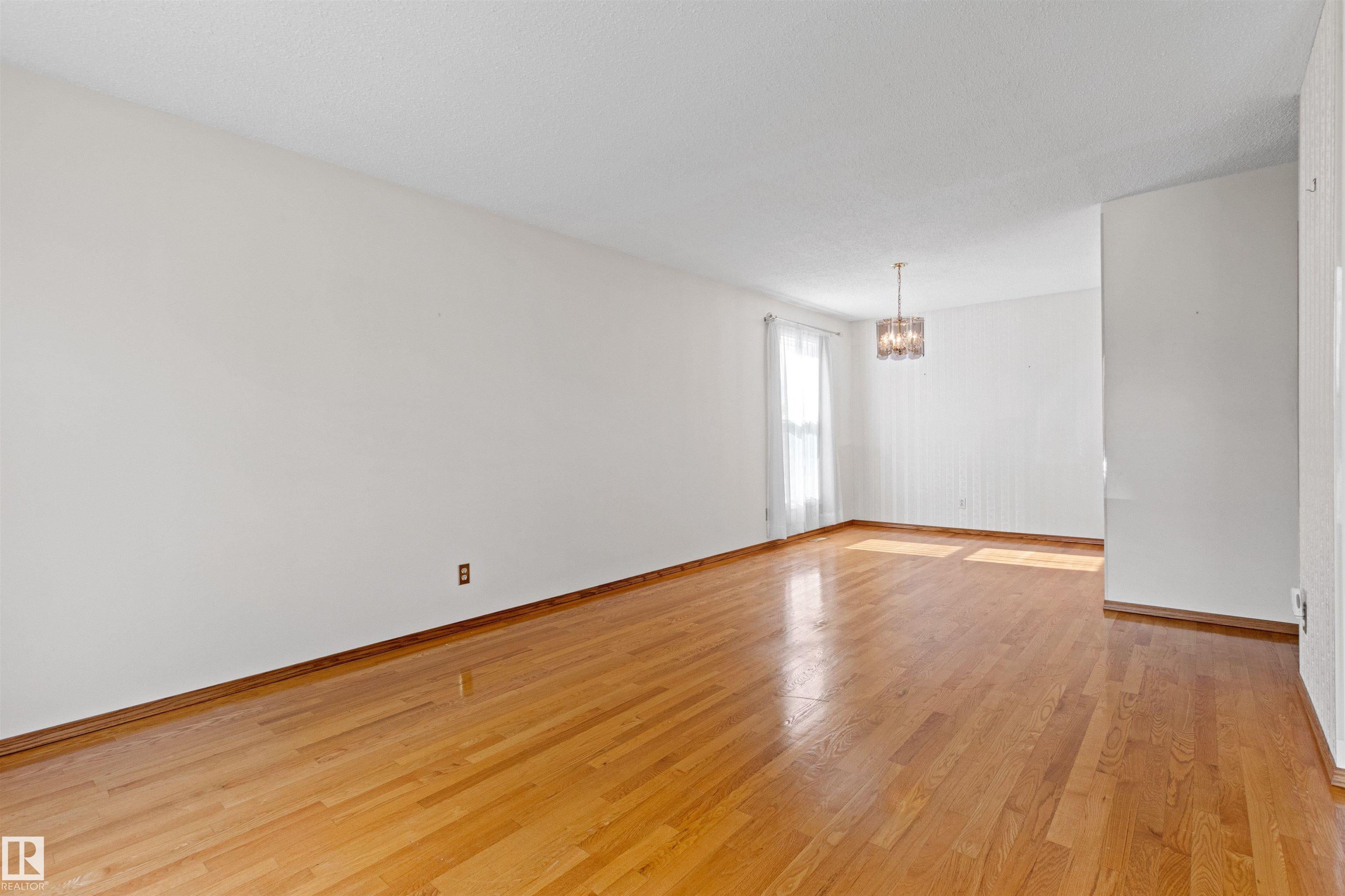 14 GOEBEL Close