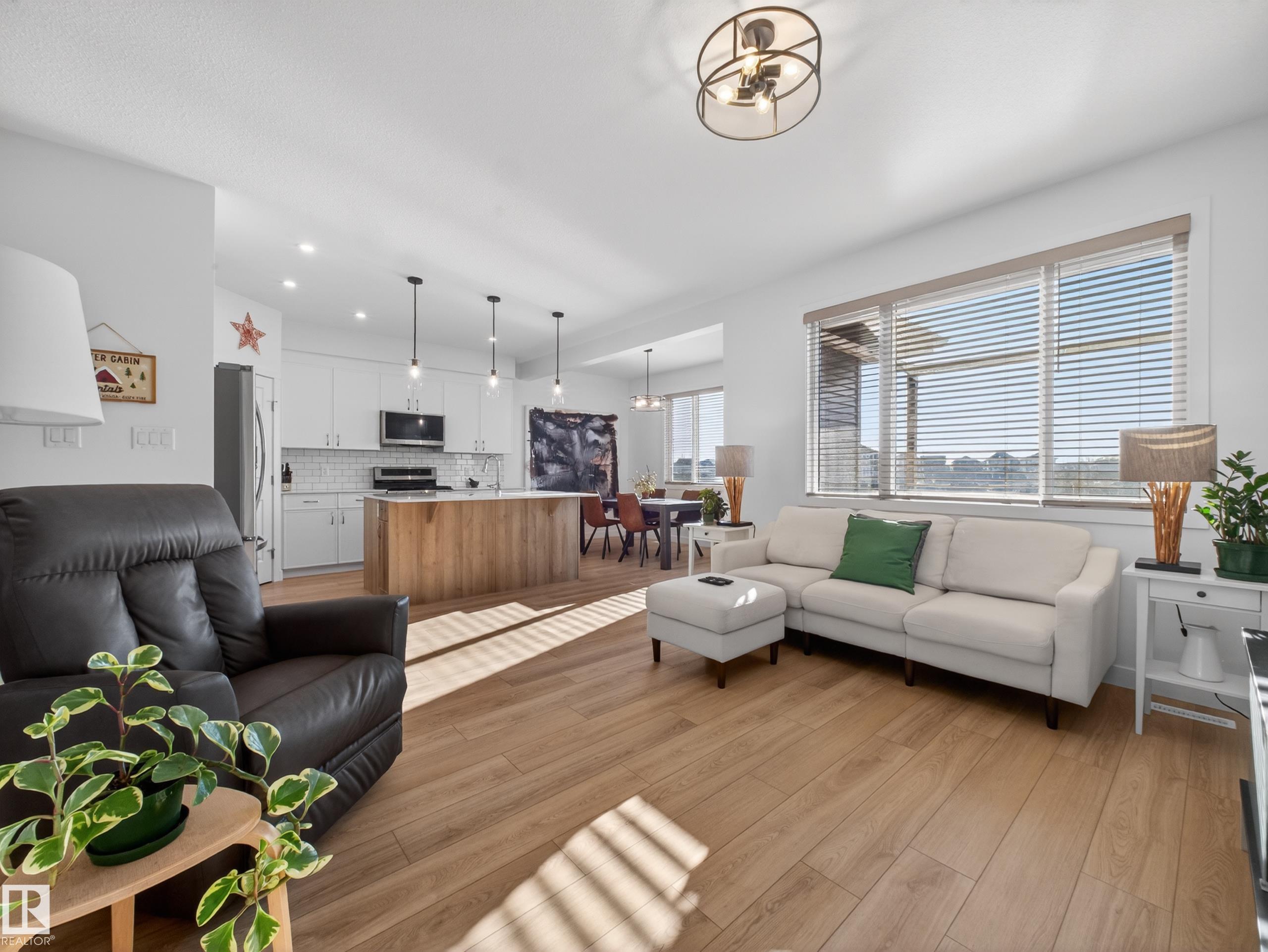 216 CALEDON Crescent