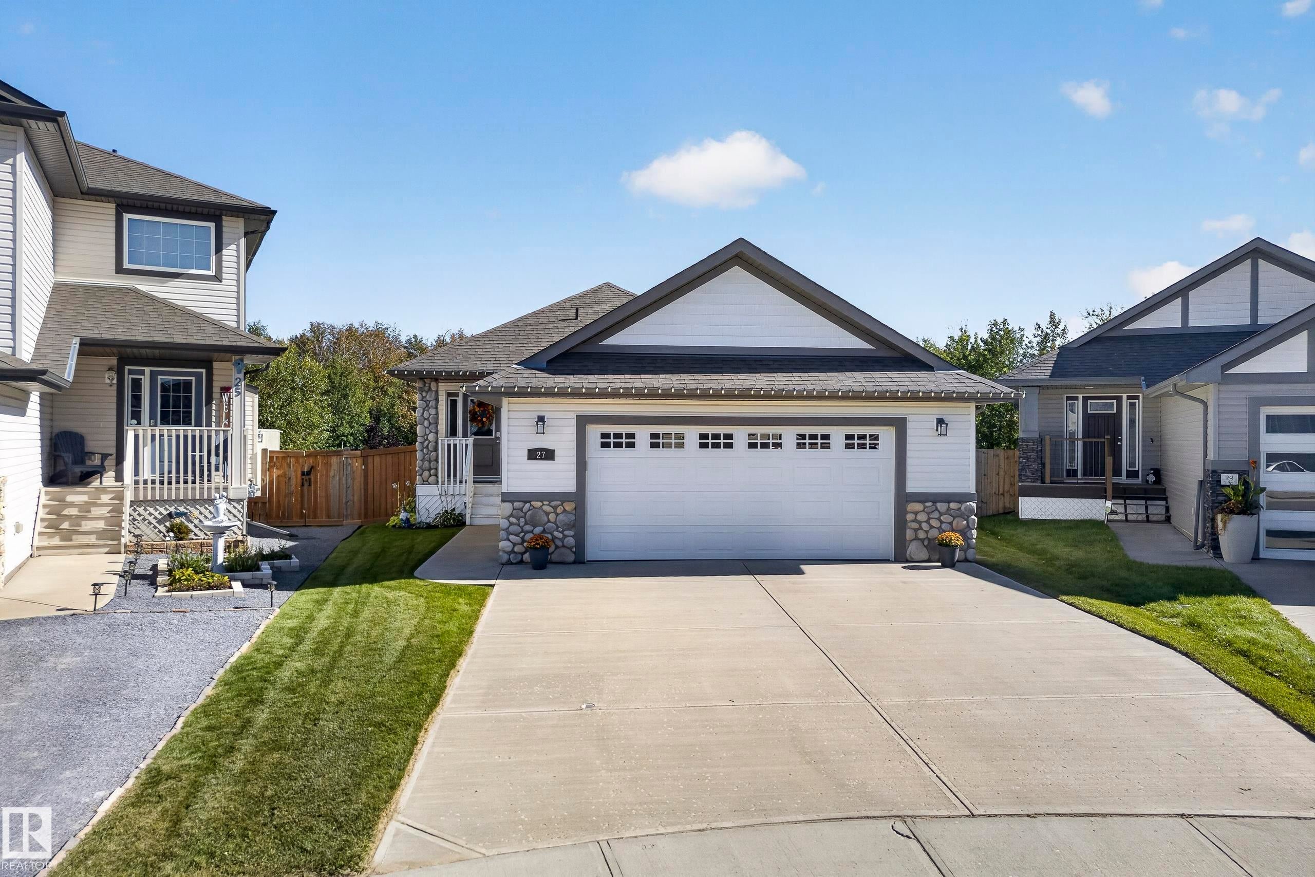 27 SILVERSTONE Drive