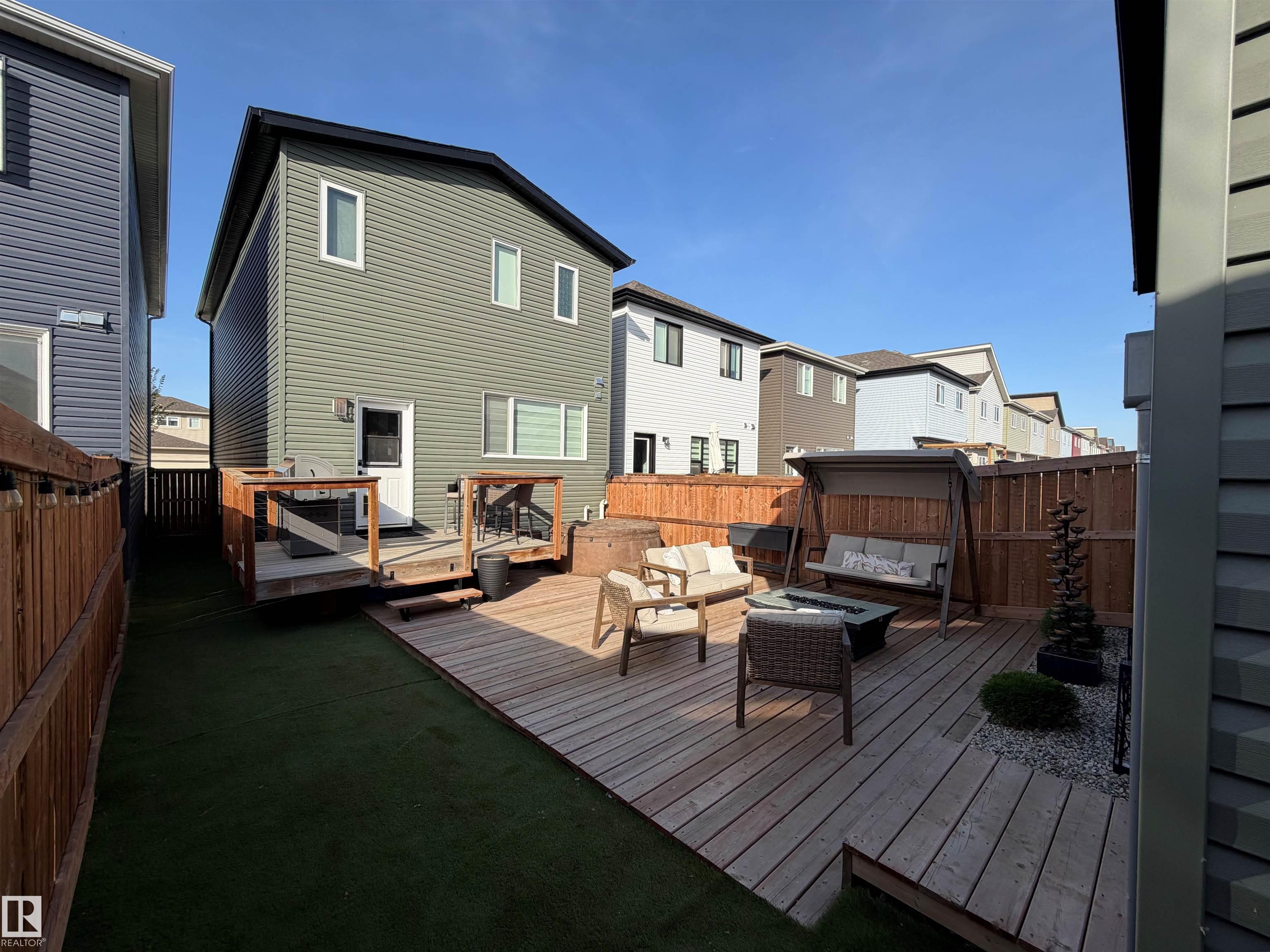 595 MEADOWVIEW Drive
