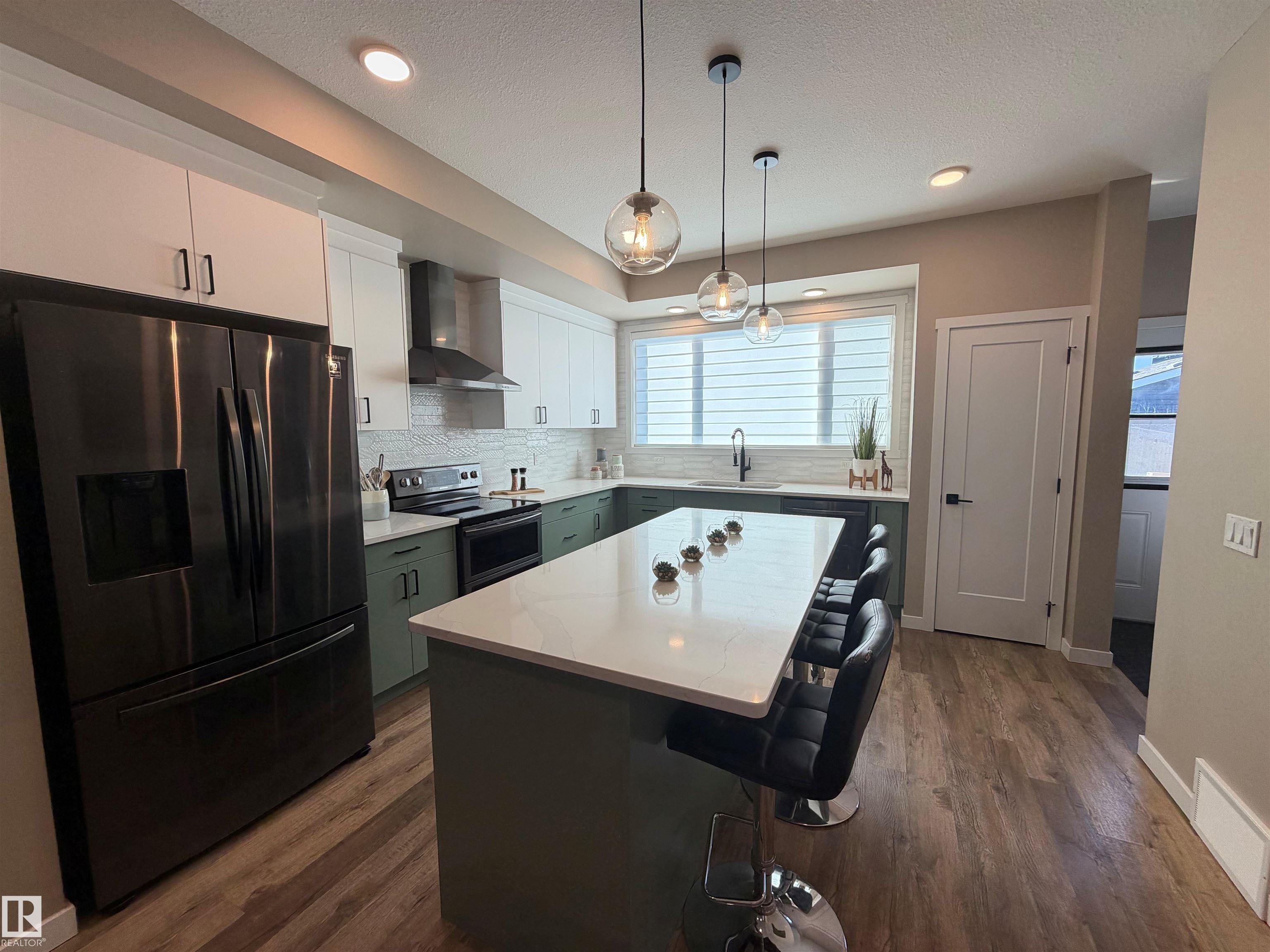 595 MEADOWVIEW Drive