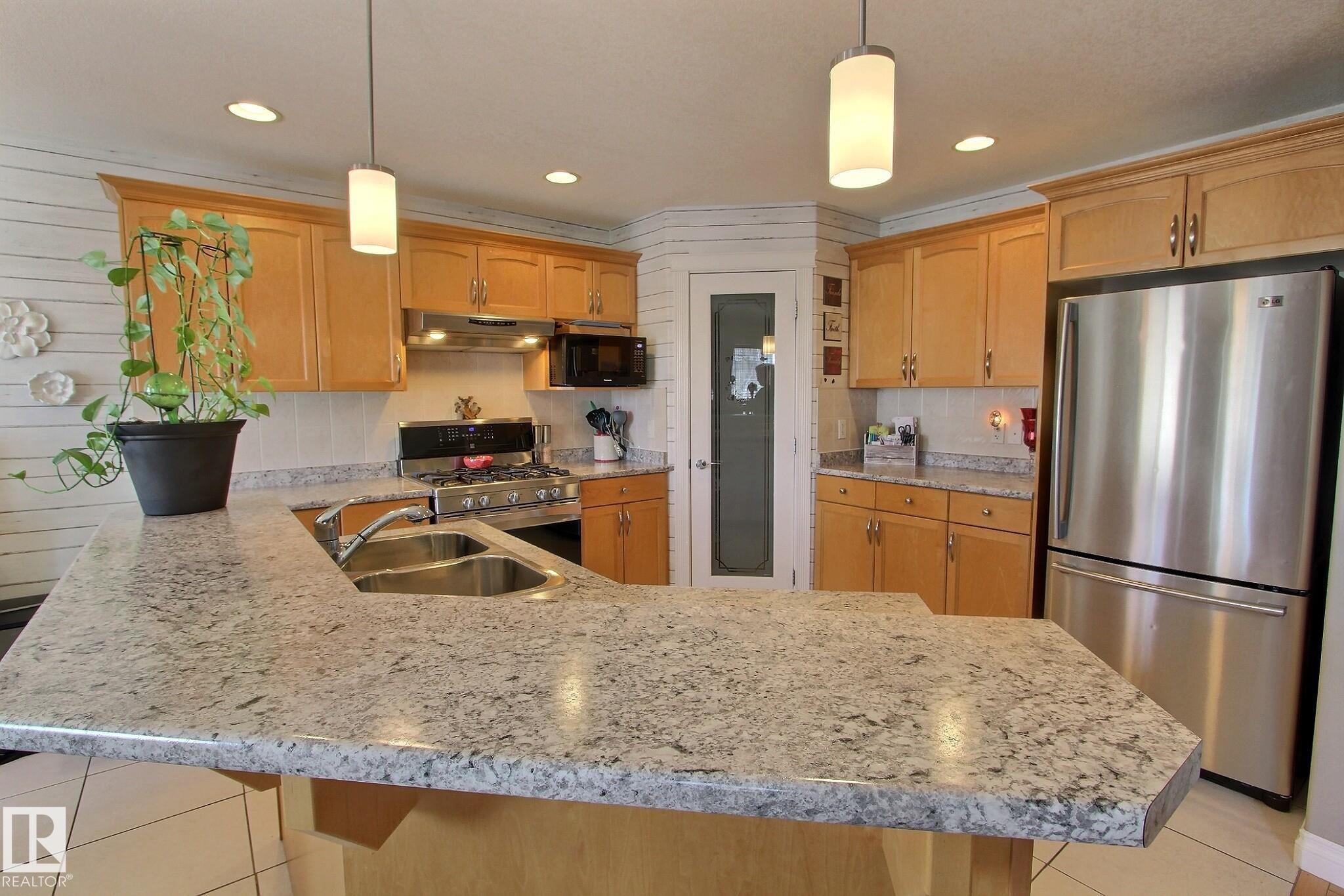 12 BIRCHMONT Crescent