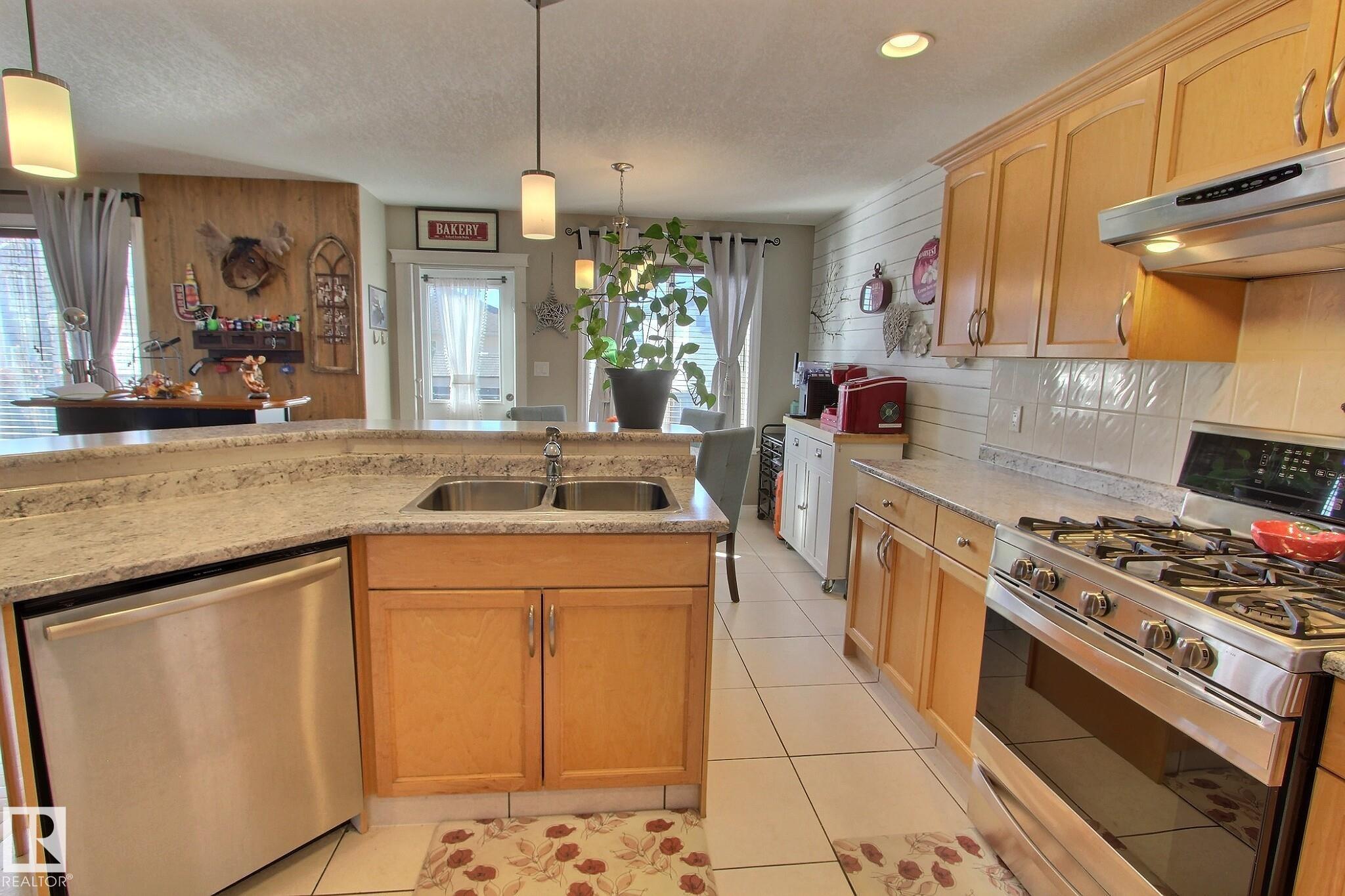 12 BIRCHMONT Crescent