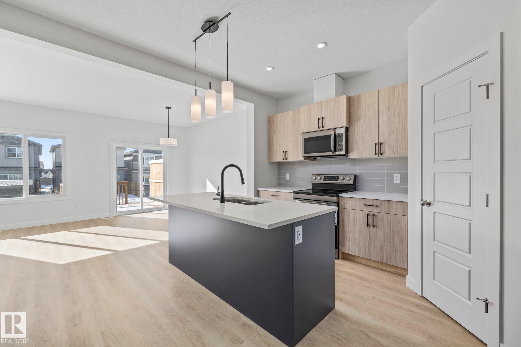 112 Honeysuckle Green