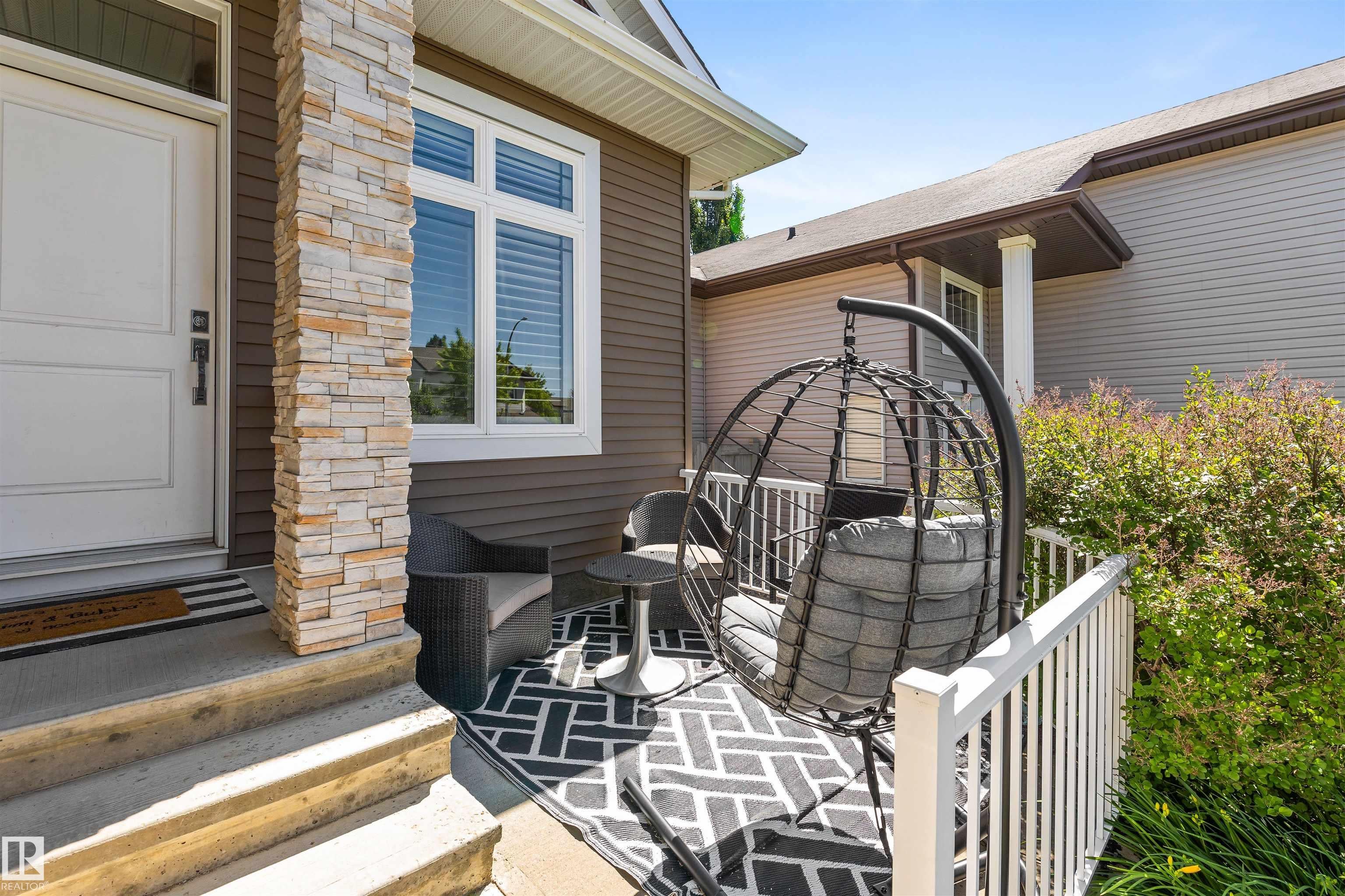 33 ELLINGTON Crescent