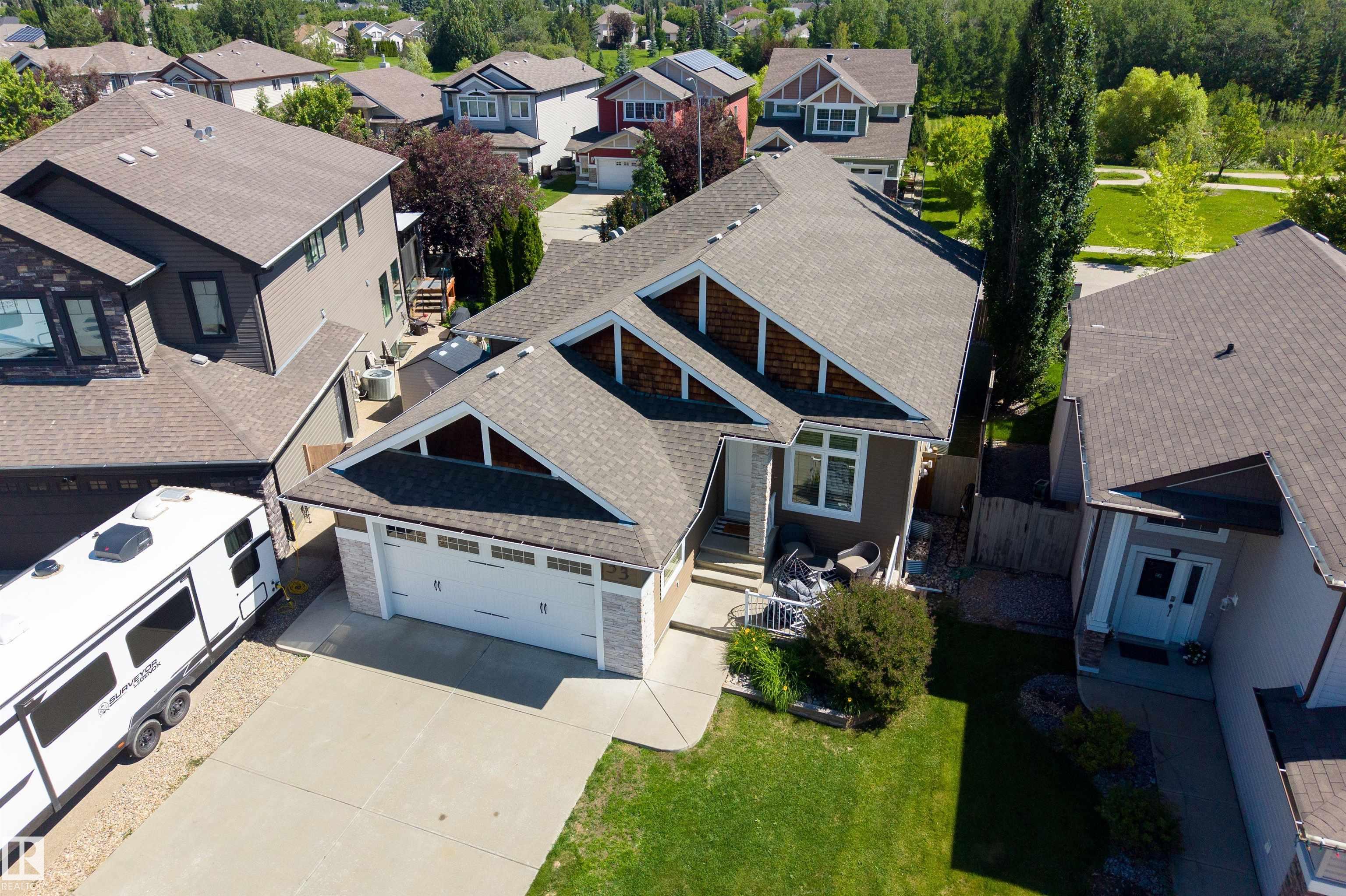 33 ELLINGTON Crescent