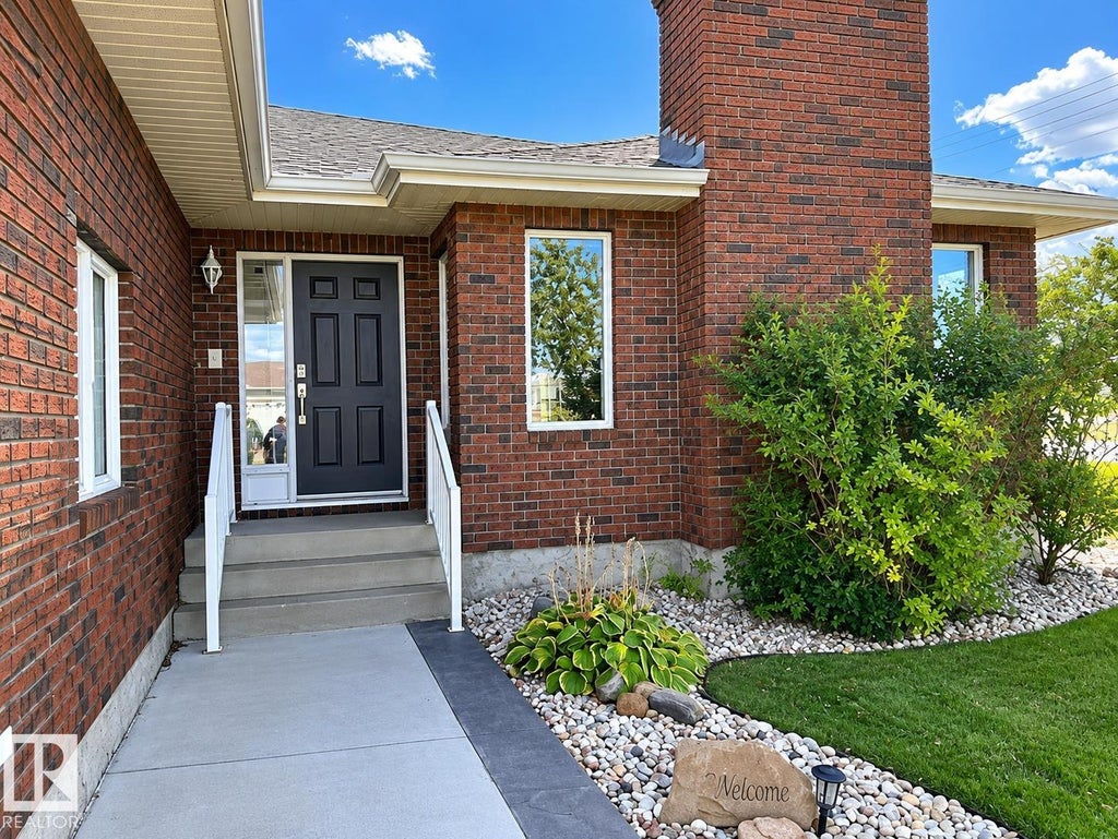 5413 47 AVENUE, VEGREVILLE, AB T9C 1N4 - Image 3887045280.jpeg?d=l