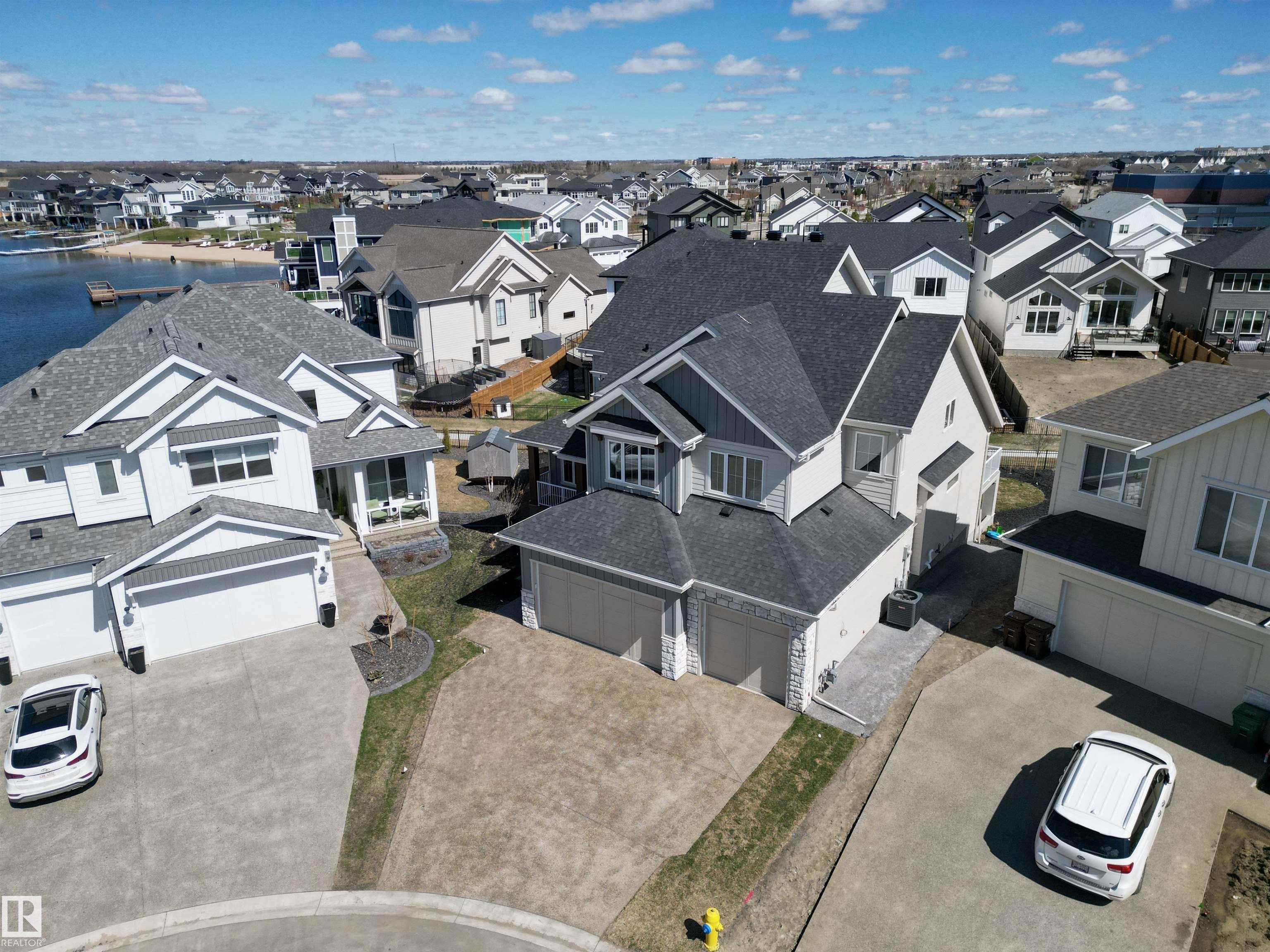8 JARDIN Place