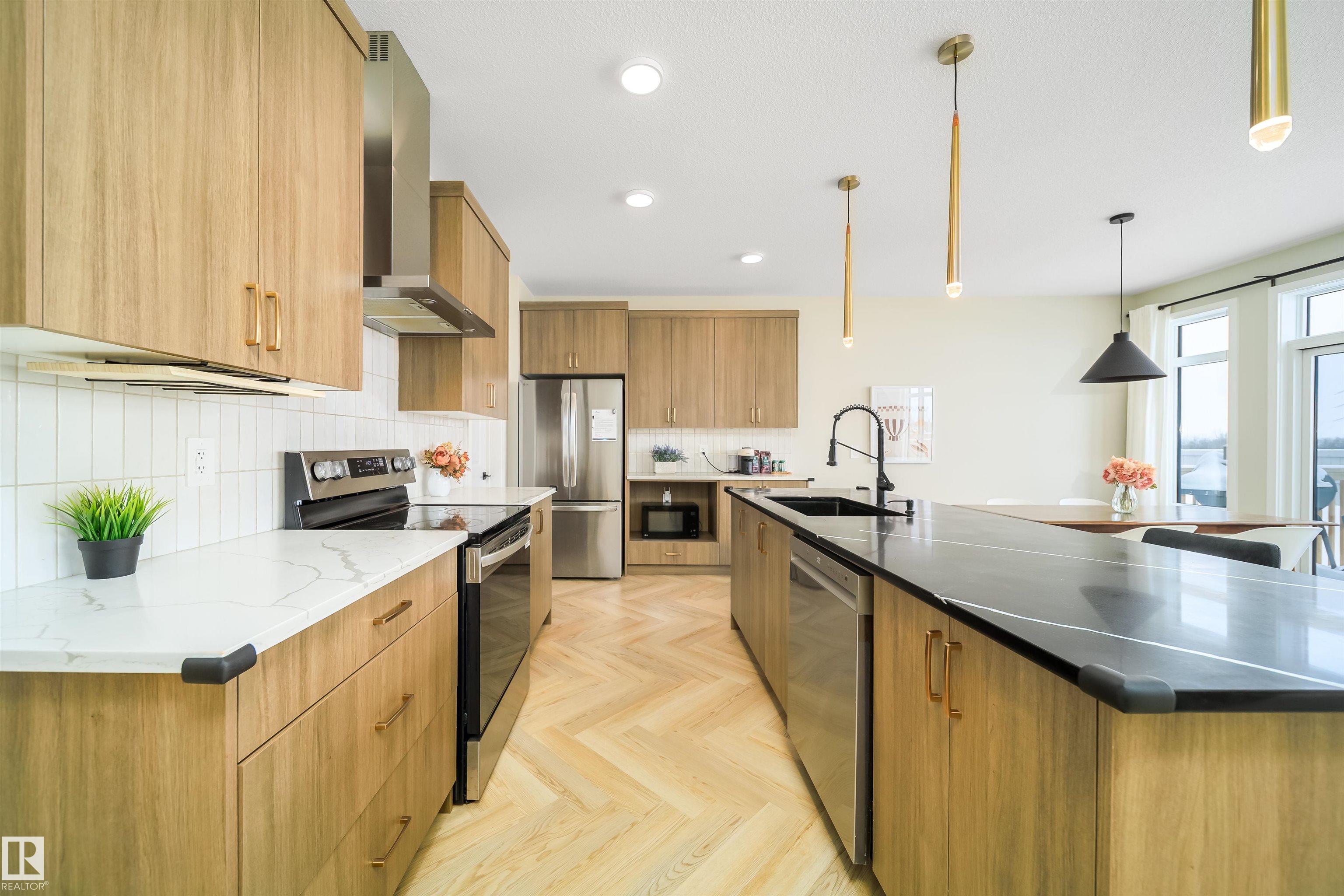 15 CHAMBERY Crescent