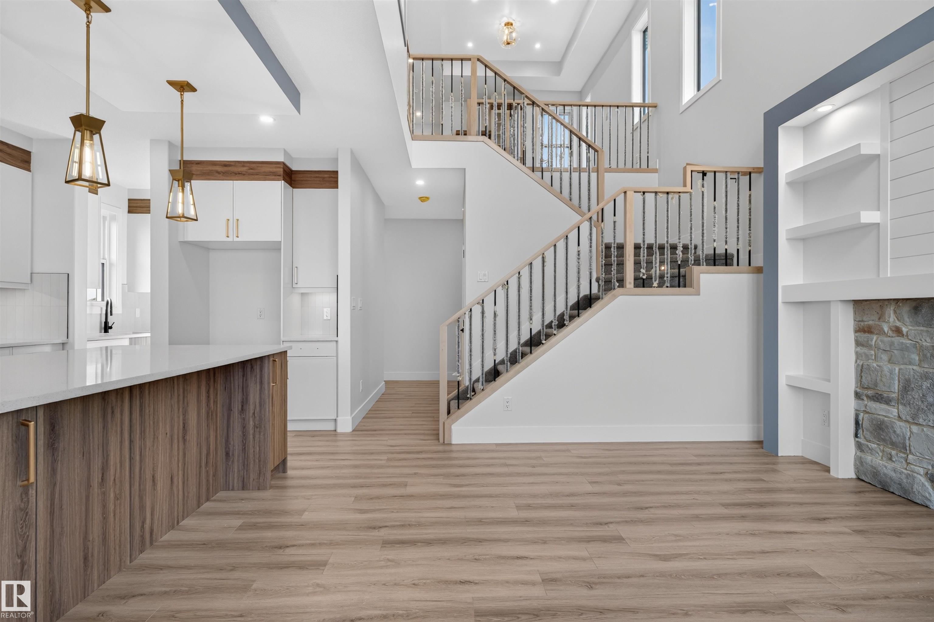 84 ROSA Crescent