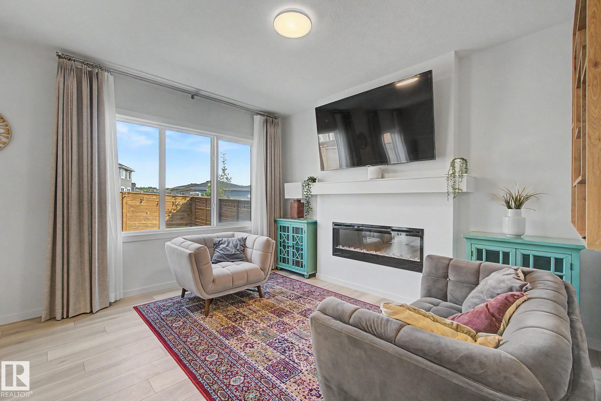 28 ROSEWOOD Way
