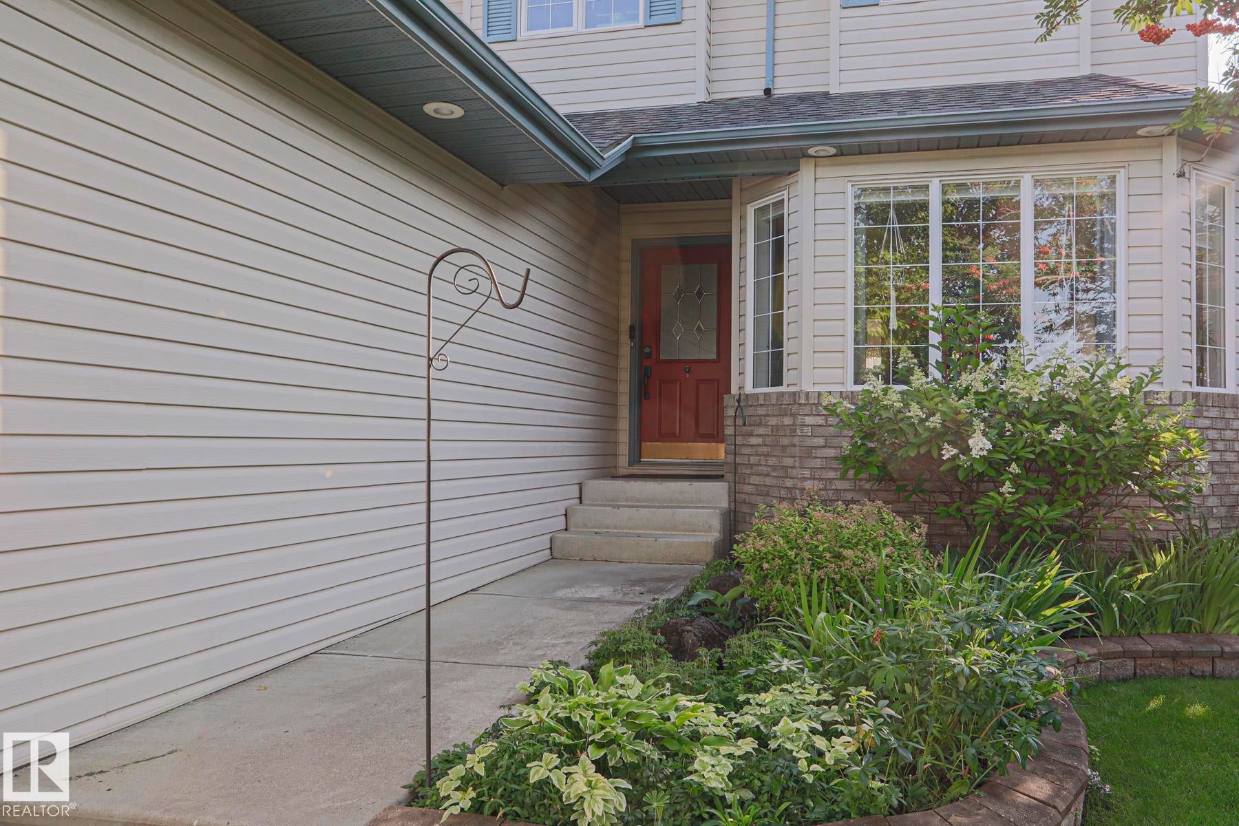 12 Douziech Close