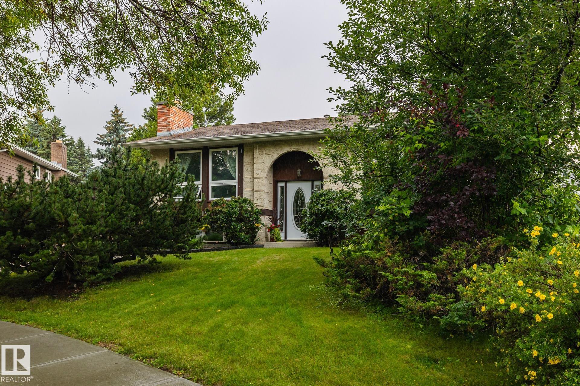 12 AMHERST Crescent