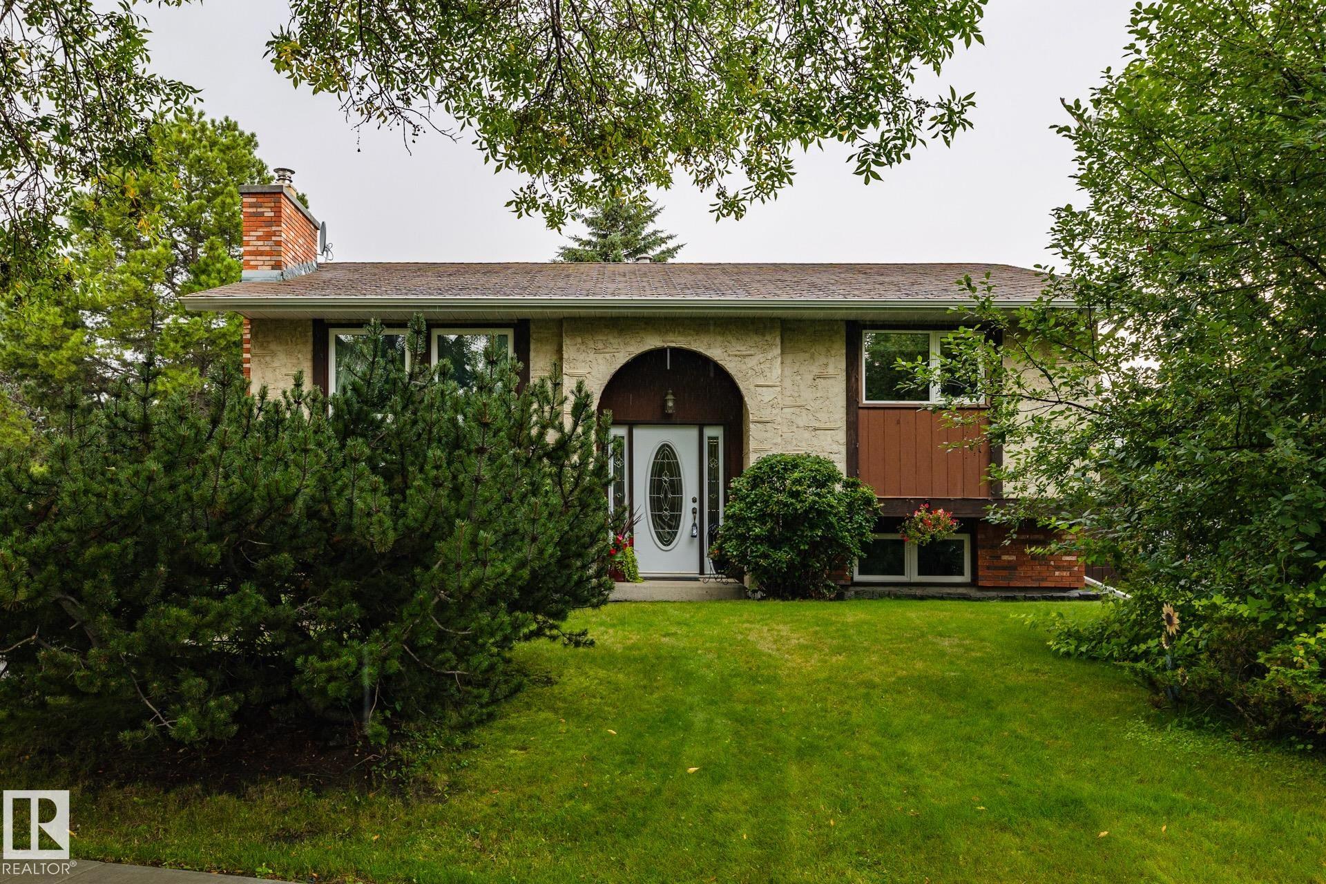 12 AMHERST Crescent