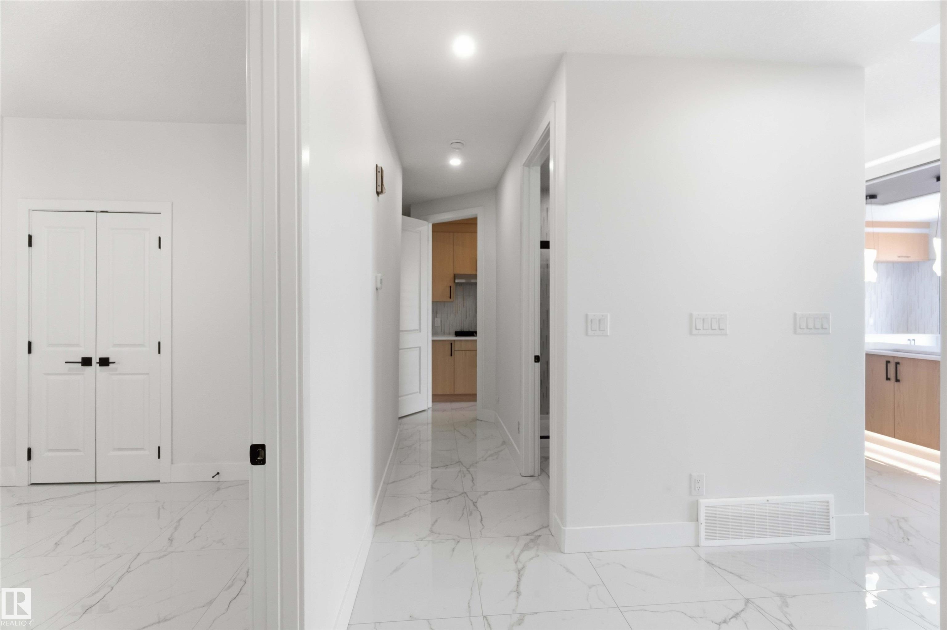 415 PINE Point(e)