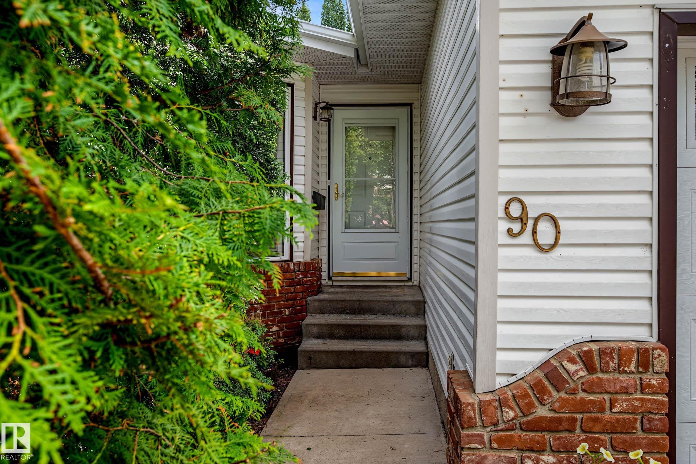 90 DUFFERIN Street