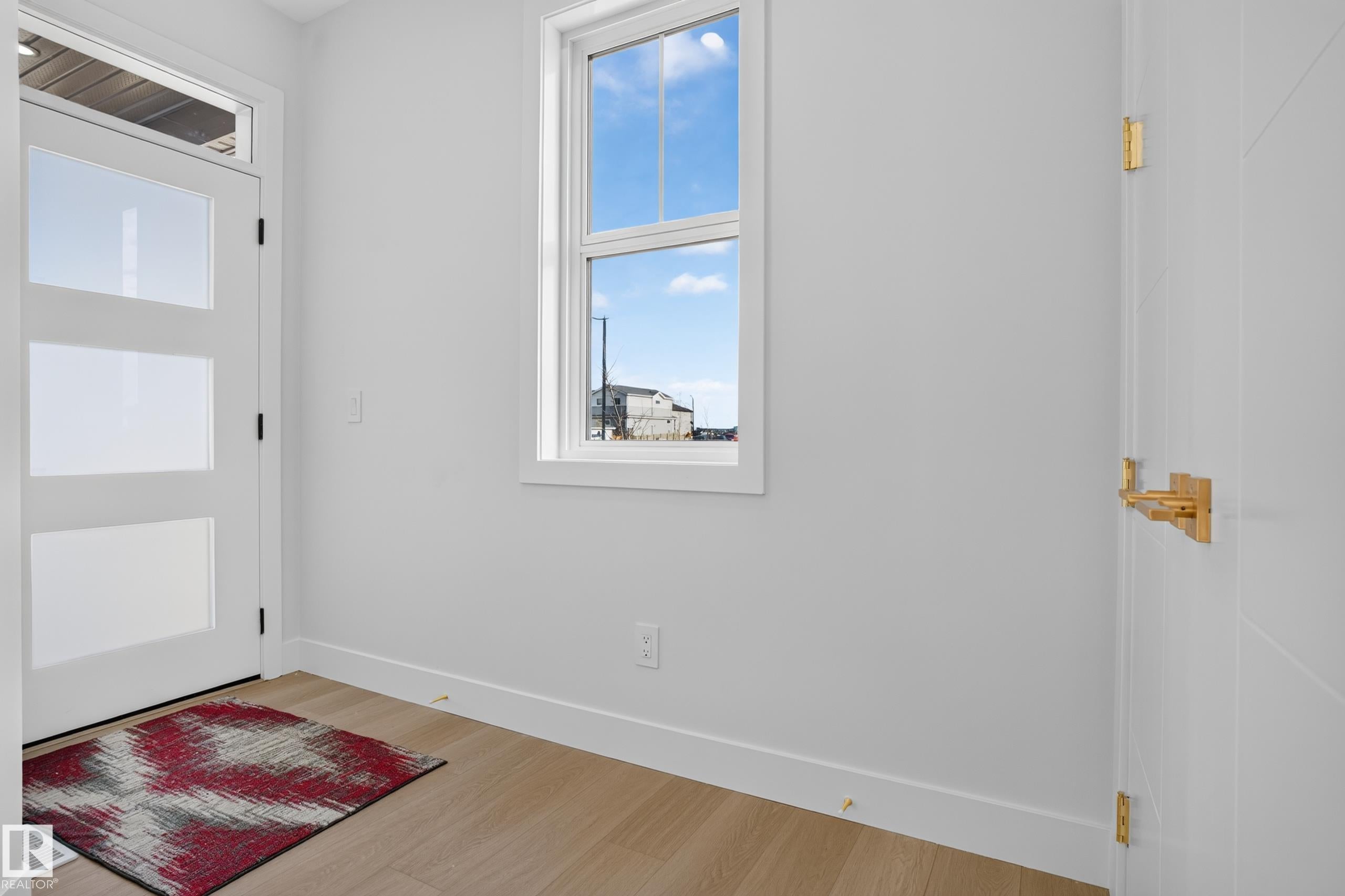 386 Linden Loop NE