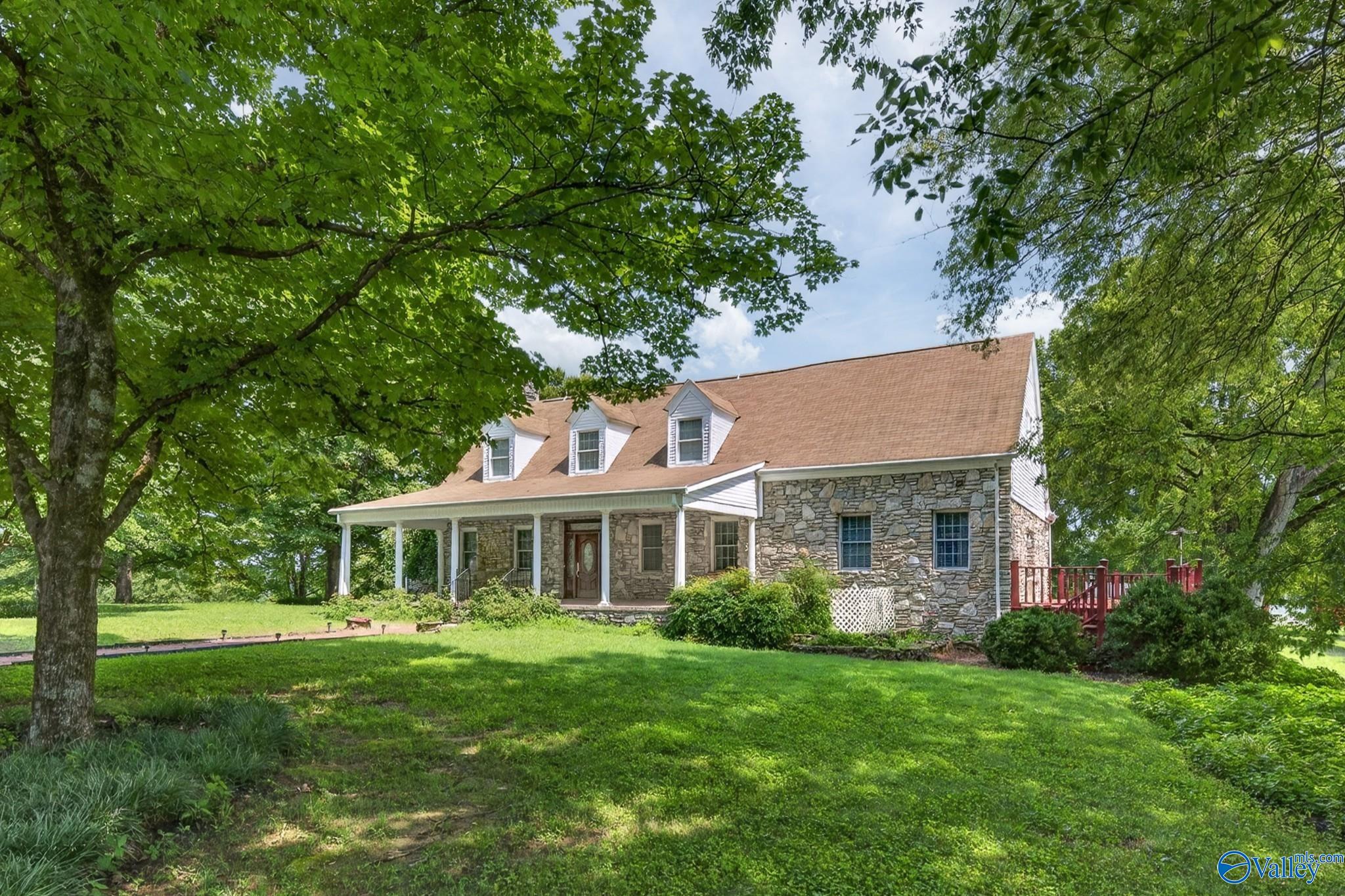 135 Clayton Lane