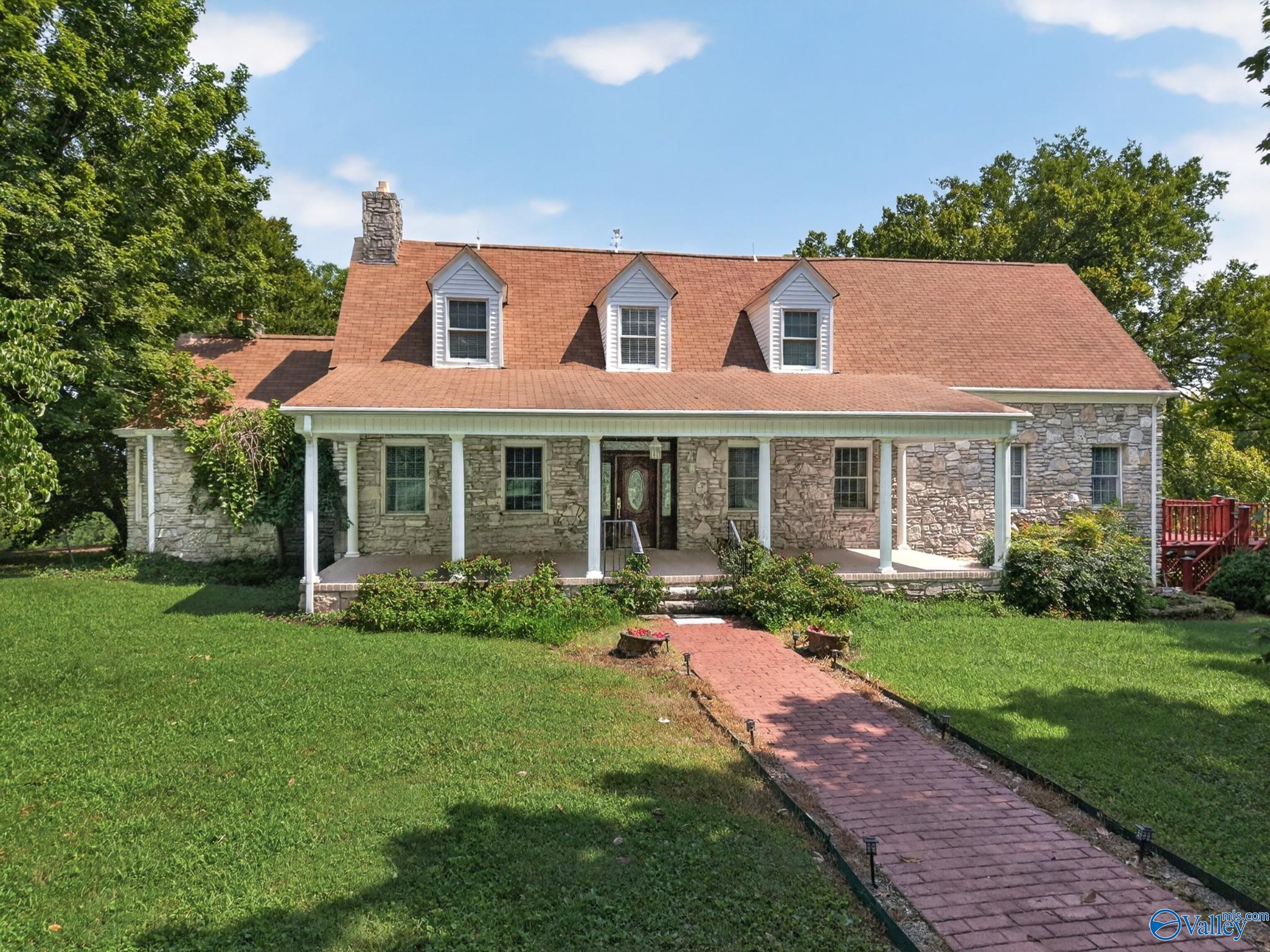 135 Clayton Lane