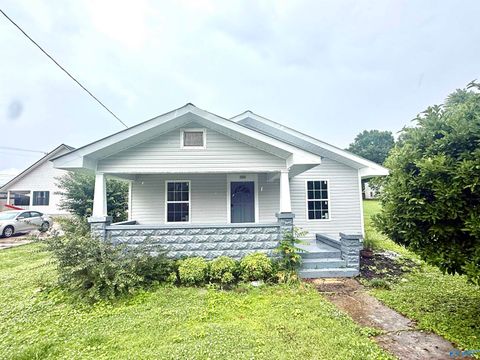 Photo of 106 Walnut Street, Boaz, AL 35957 (MLS # 21919265)