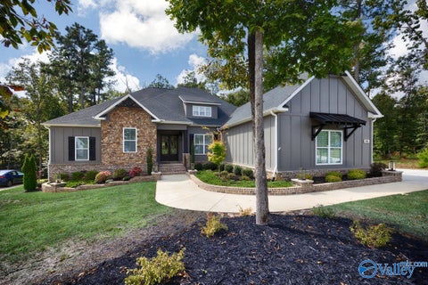 Homes For Sale - 40 Ridge Bluff Circle<br/> Huntsville, AL 35803
