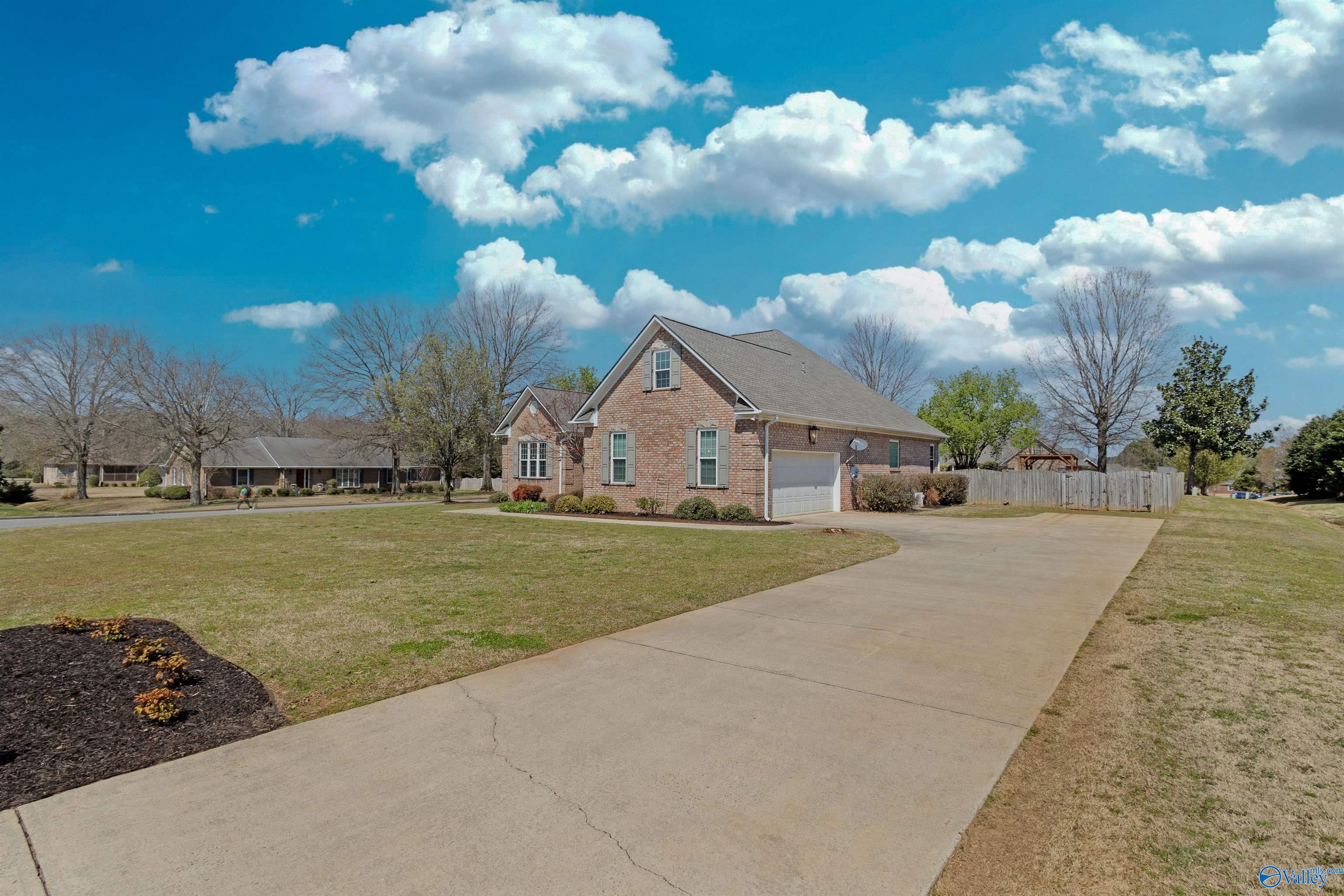 22093 Chickasaw Drive, Athens, Alabama image 2