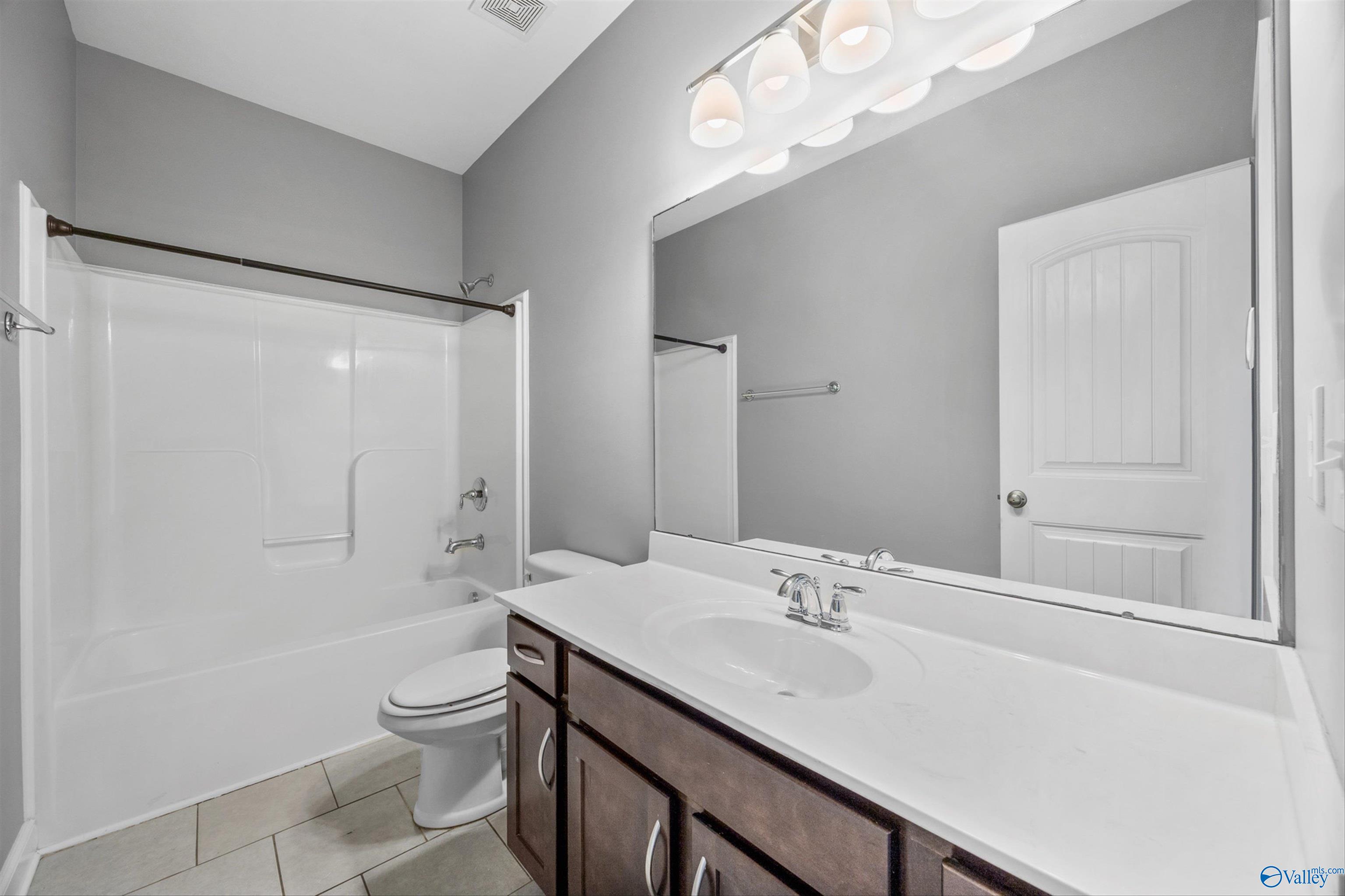 506 Foxridge Drive, Hartselle, Alabama image 14