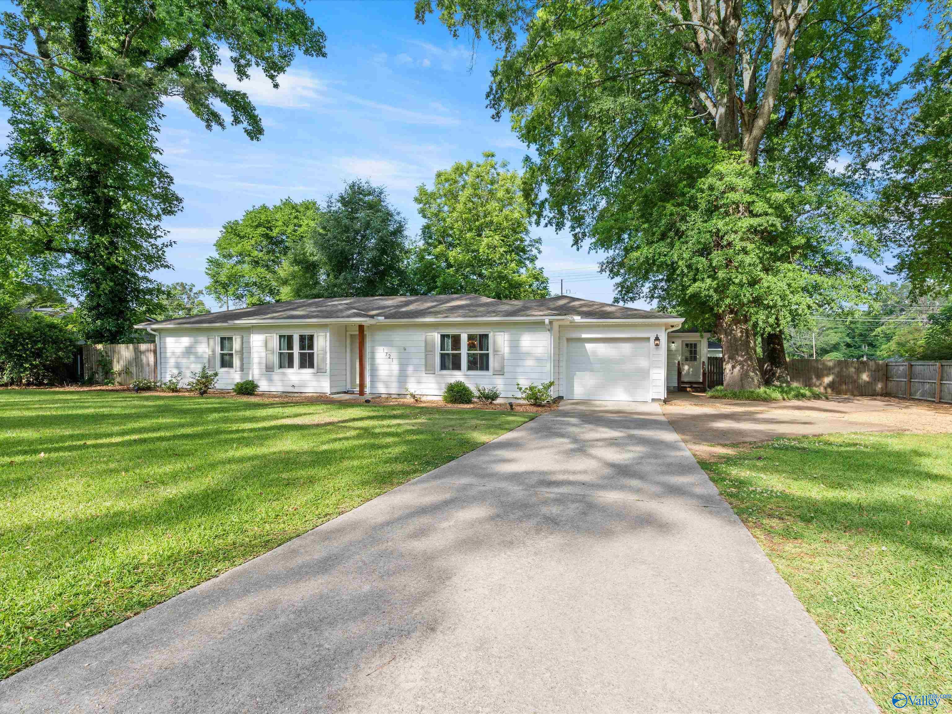 1721 Pennylane SE