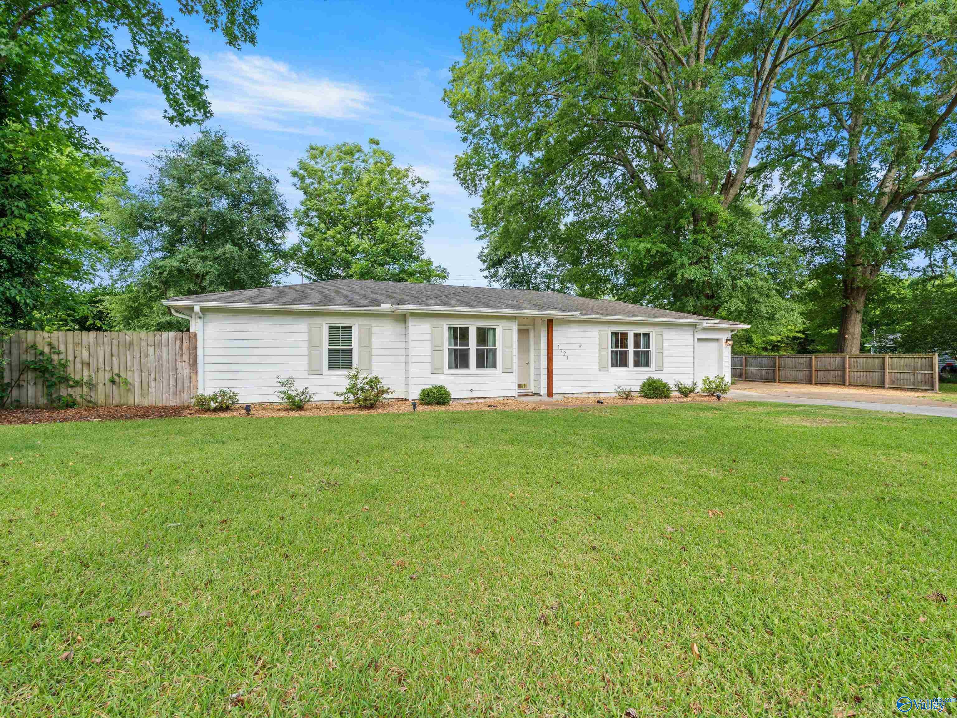 1721 Pennylane SE