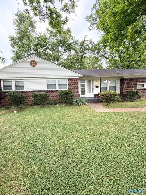 Photo of 2116 NW Gilbreath Road NW, Huntsville, AL 35810 (MLS # 21919367)