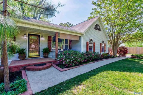 Homes For Sale - 2045 Lindsay Lane S<br/> Athens, AL 35613