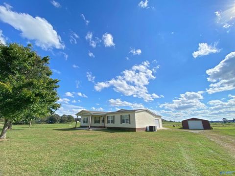 Homes For Sale - 220 County Road 530<br/> Rogersville, AL 35610