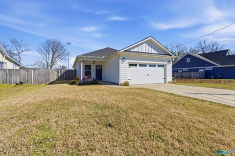 Photo of 3510 7th Avenue SW, Huntsville, AL 35805 (MLS # 21912401)