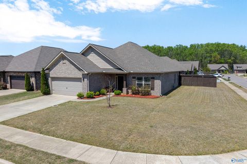 Homes For Sale - 121 Sherwin Avenue<br/> Huntsville, AL 35806