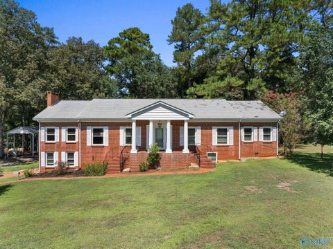 Homes For Sale - 180 Wear Drive<br/> Florence, AL 35633