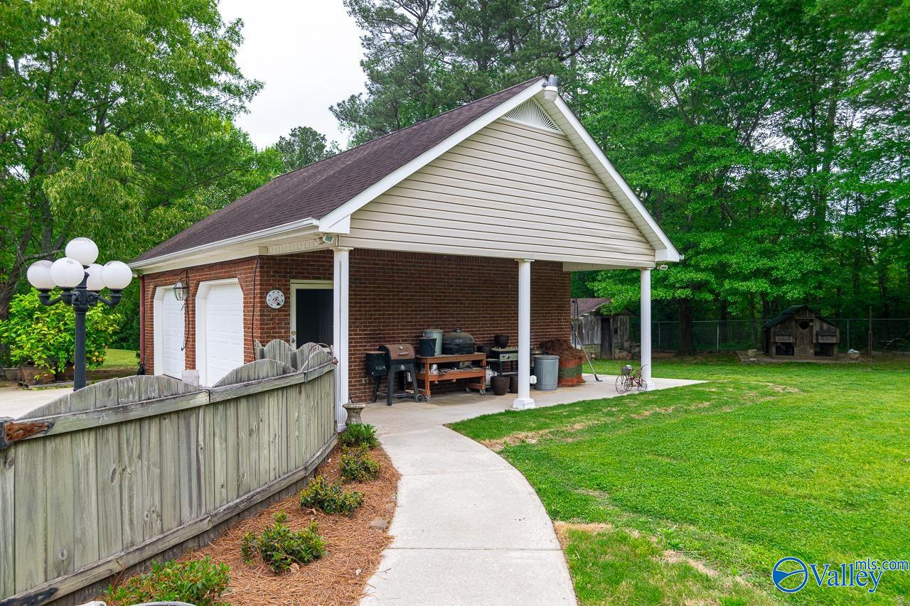 1102 Vines Drive, Hartselle, Alabama image 5