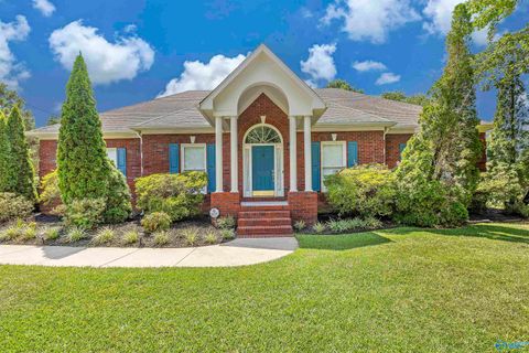 Homes For Sale - 2011 Shady Grove Lane<br/> Decatur, AL 35603