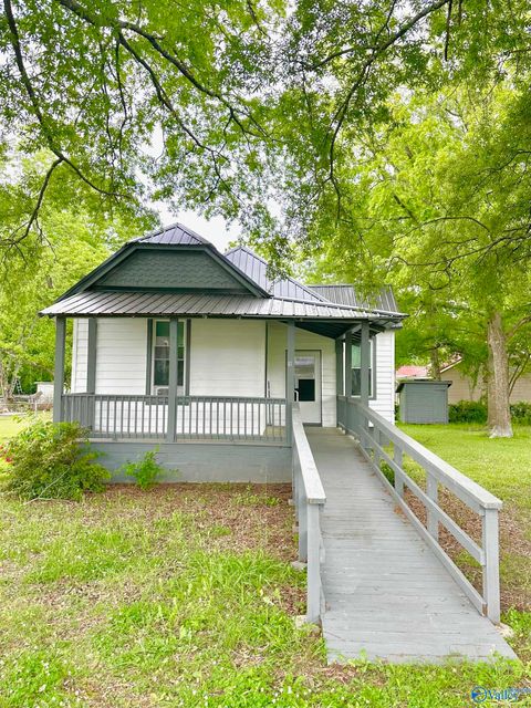 Homes For Sale - 10 Comnock Avenue<br/> Etowah County, Gadsden, AL 35904