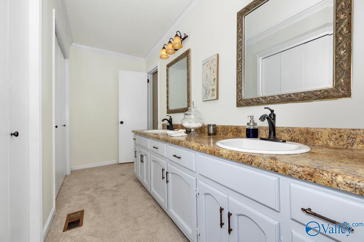 Huntsville, Alabama 35803, United States, 3 Bedrooms Bedrooms, ,2 BathroomsBathrooms,Residential,Active,158271