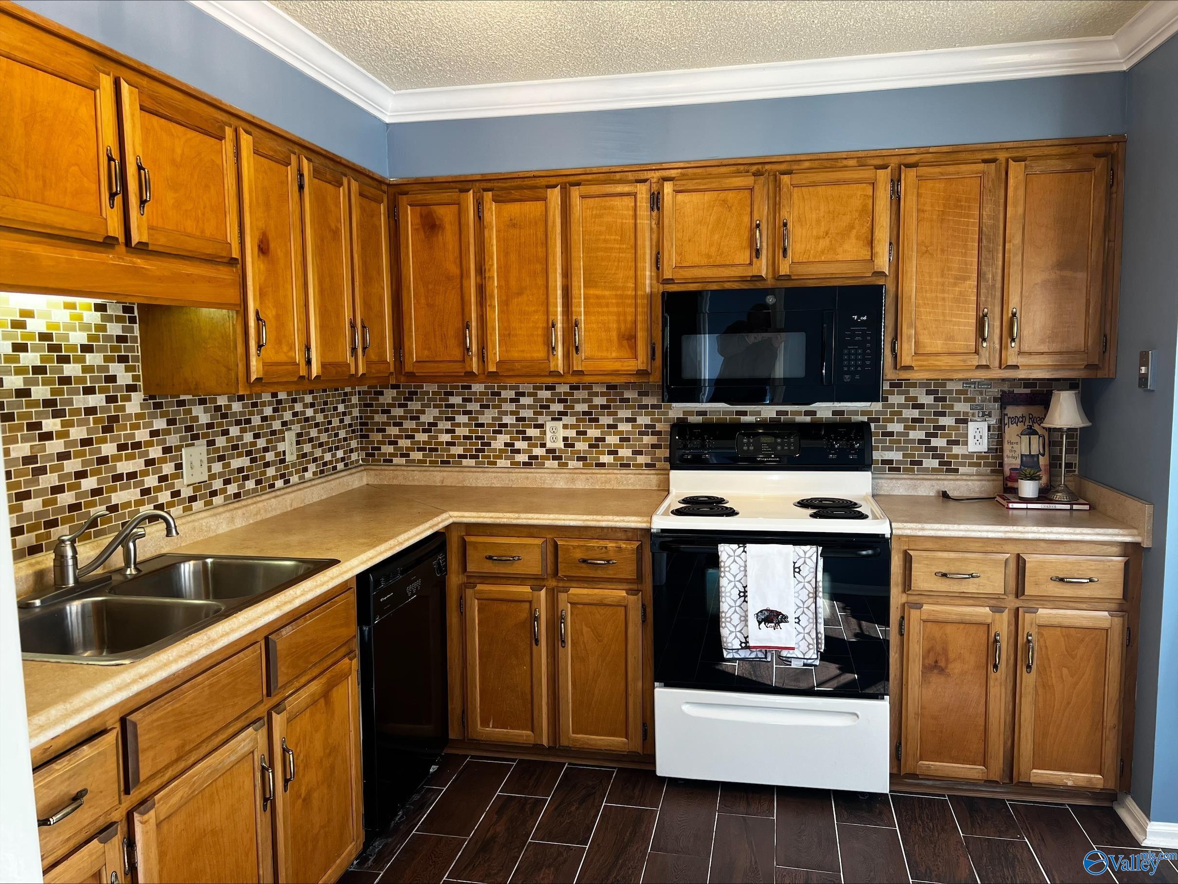 241 Woodcastle Drive, Florence, Alabama image 5