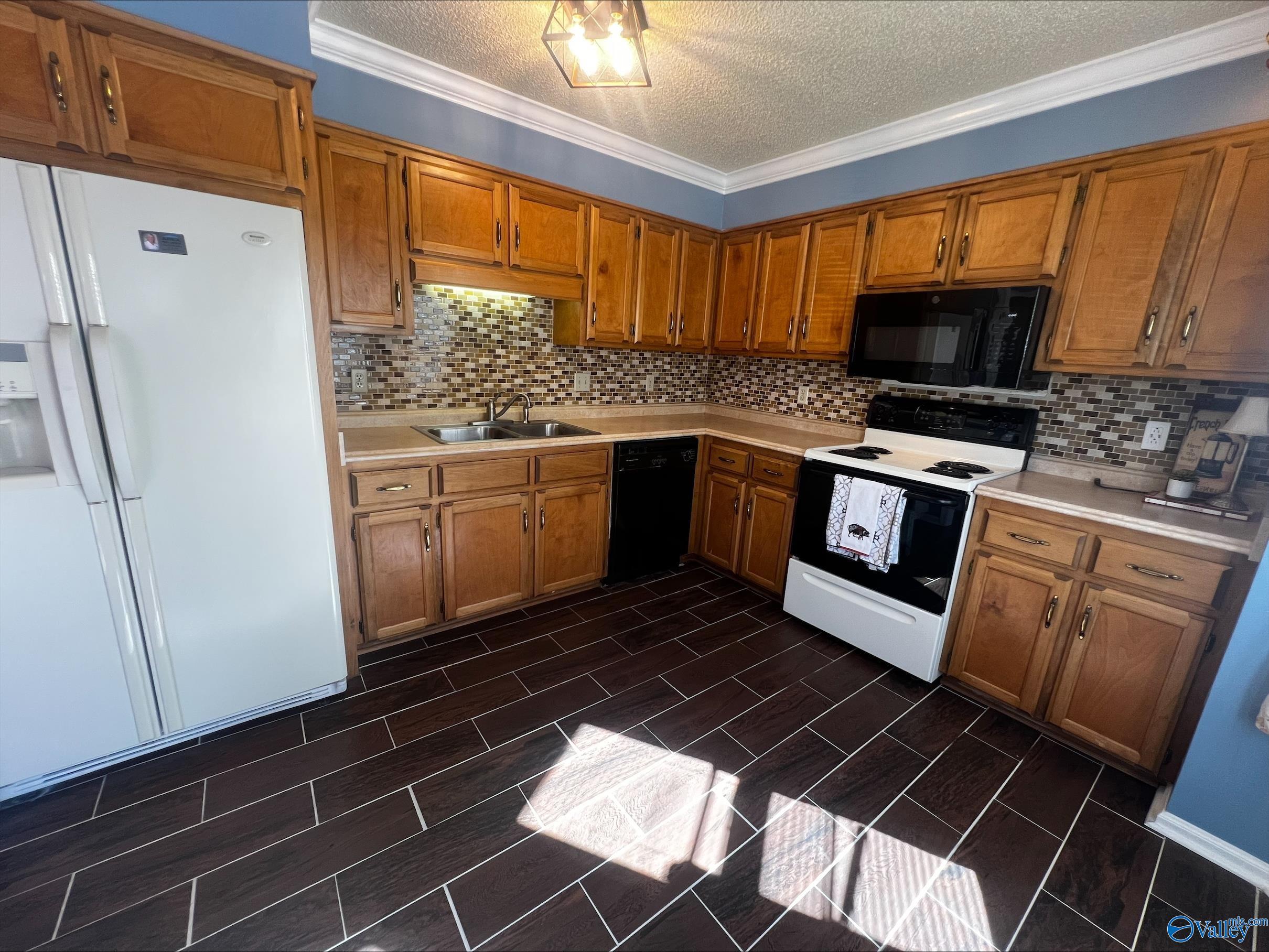 241 Woodcastle Drive, Florence, Alabama image 8