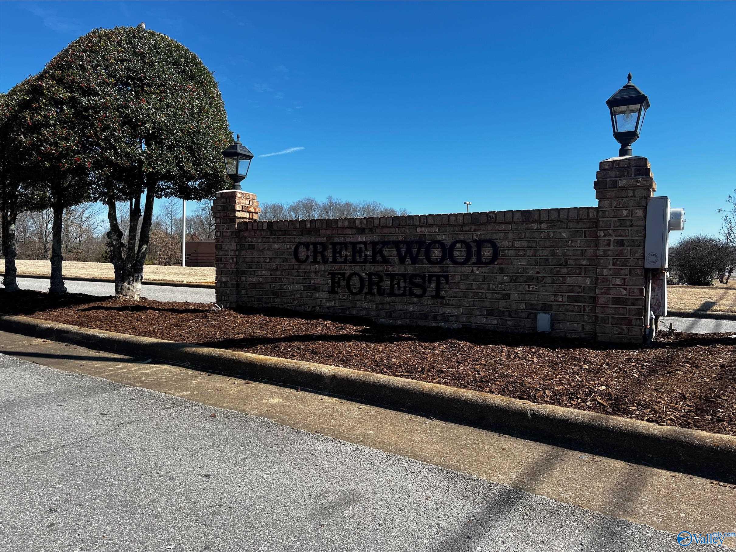 241 Woodcastle Drive, Florence, Alabama image 2