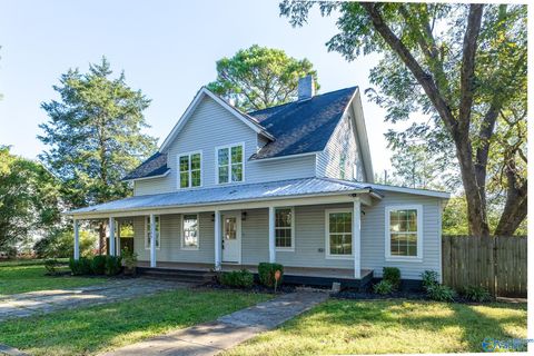 Photo of 3305 Bradley Street SW, Huntsville, AL 35805 (MLS # 21900750)