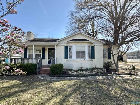 Photo of 113 Cecil Street, Scottsboro, AL 35768 (MLS # 21912628)